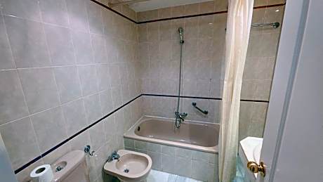 Two-Bedroom Apartment (4-6 Adults)