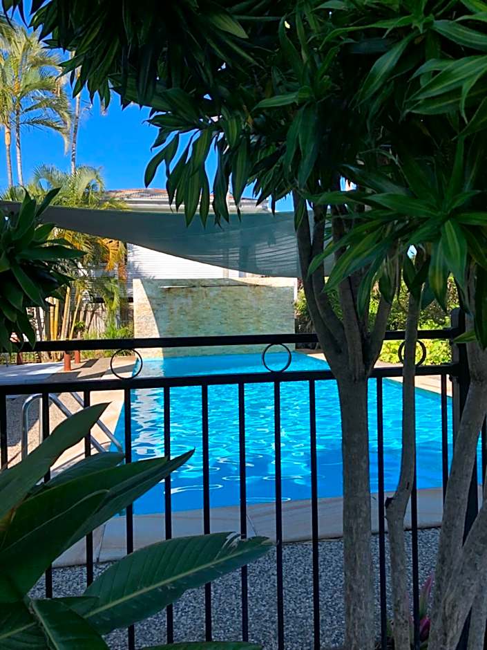 Country Plaza Motor Inn