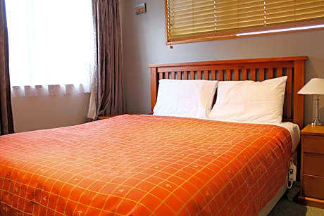 Three Bedroom Corporate Townhouse - 180B Riccarton Road