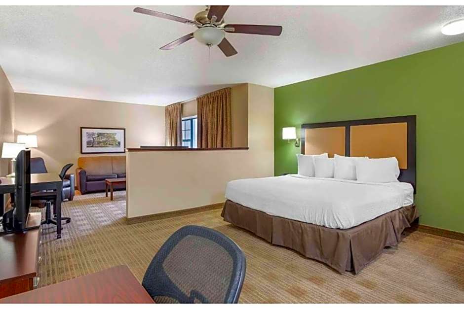 Studio 6 Corporate Extended Stay Chicago Lisle IL