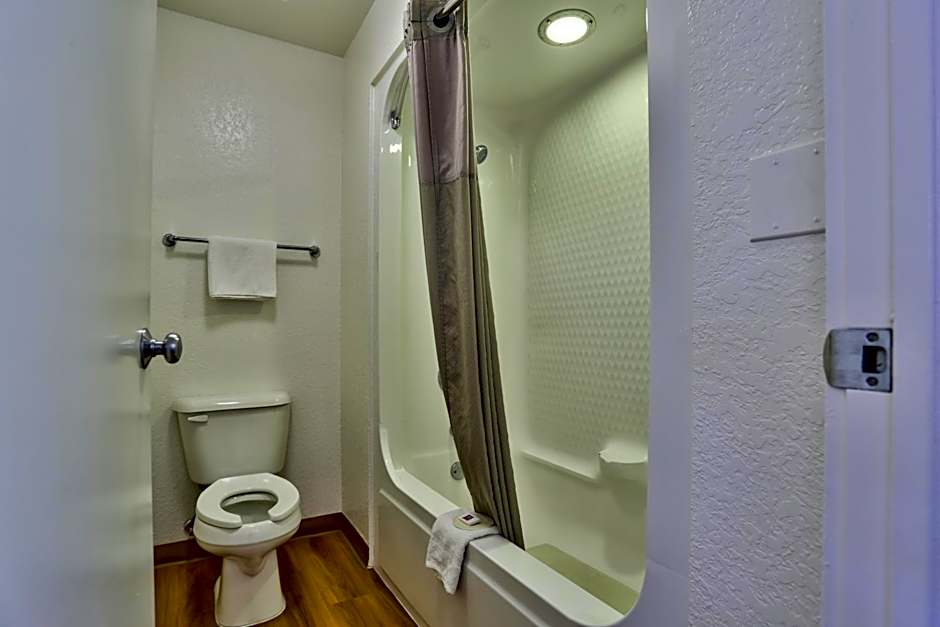 Motel 6-Flagstaff, AZ - Butler