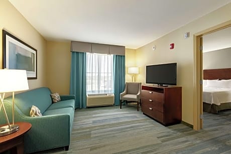 Suite with Two Queen Beds and Tub - Mobility and Hearing Access/Non-Smoking