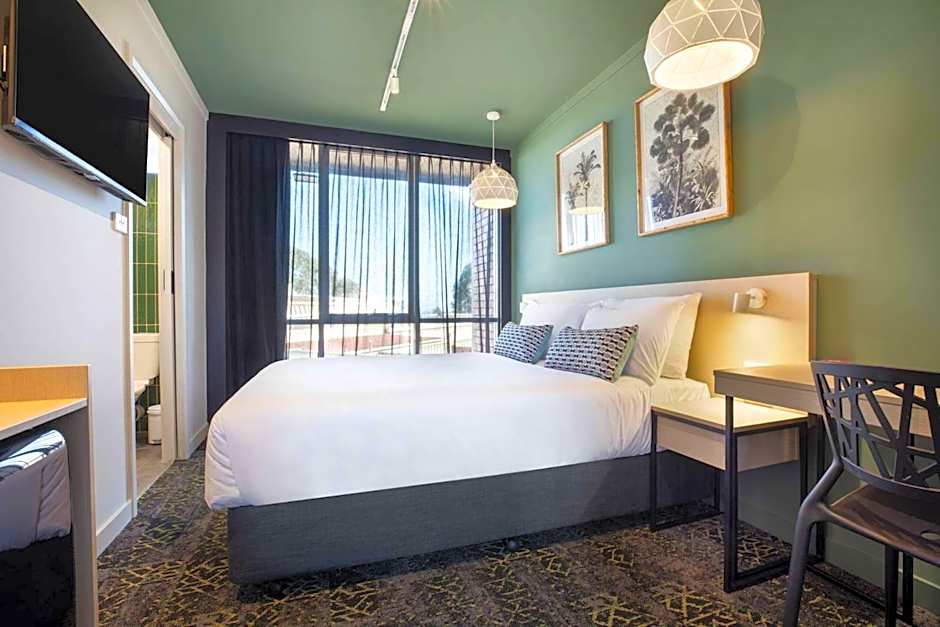 Nightcap at Morwell Hotel