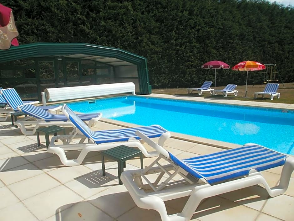 Hotel The Originals Bernay Acropole