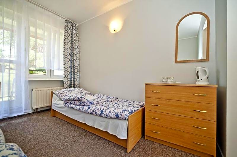 Pokoje Go¿cinne Namiastka