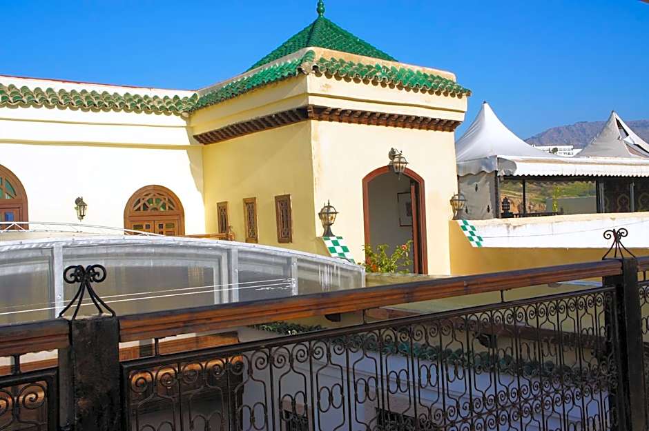 Riad Les Remparts De Fès
