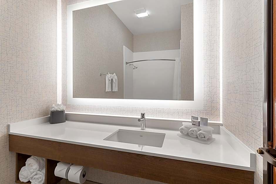 Holiday Inn Express Vancouver North By IHG