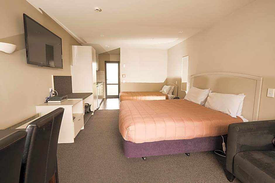 Azena Suites & Apartment