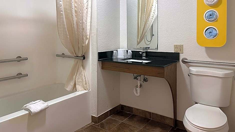 Motel 6-Waterloo, IA