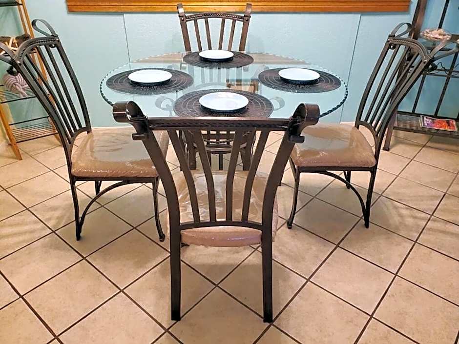 Charming SPI family condo - walking distance to the beach, Sleeps 6, Third Floor, 2026 Traveler Award