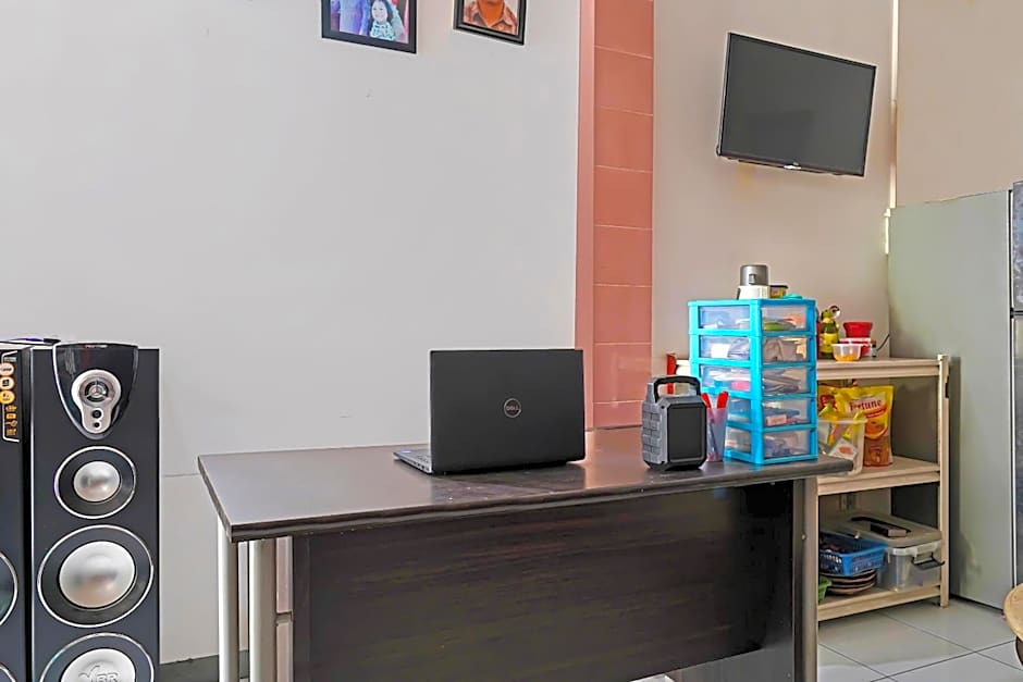 OYO Life 92694 Kost Nino