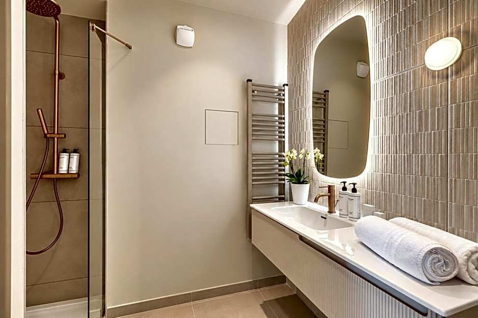 Suites FL By Sweett