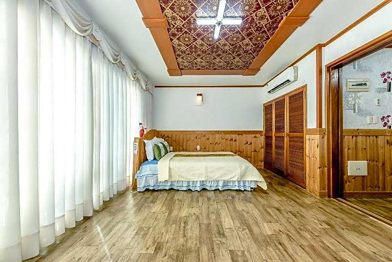 Gyul Hyanggi Pension