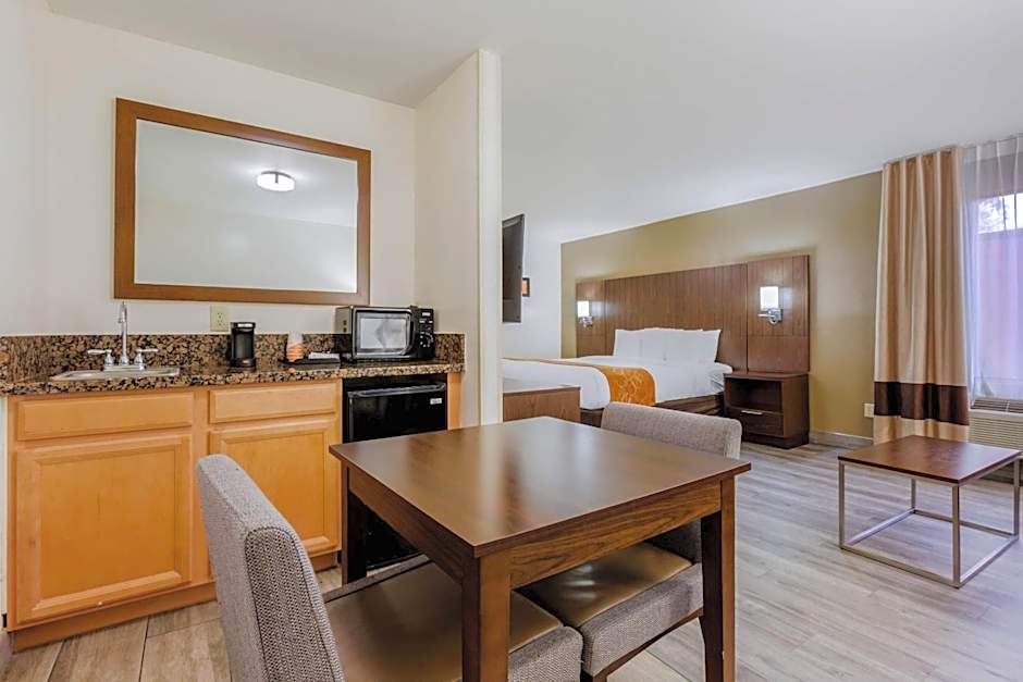 Comfort Suites Tucson near Sabino Canyon