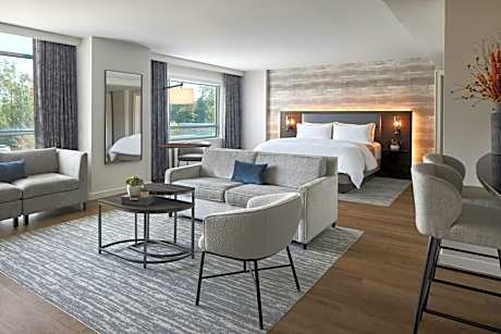 Suite, 1 Bedroom, Corner (1 King Bed)