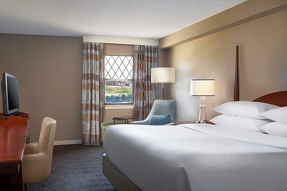 Sheraton Westport Chalet Hotel St. Louis