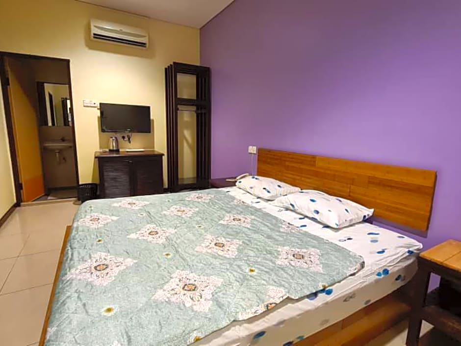 PAVILION INN HOTEL LUMUT