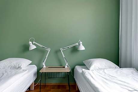 2 Twin Beds