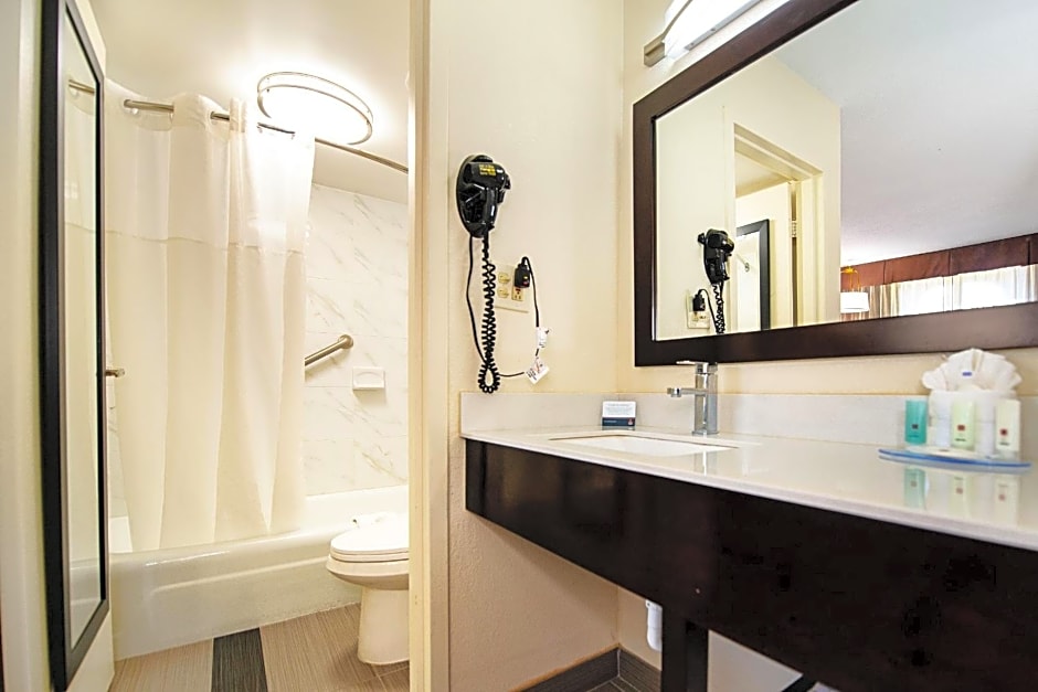 New Hope Inn & Suites