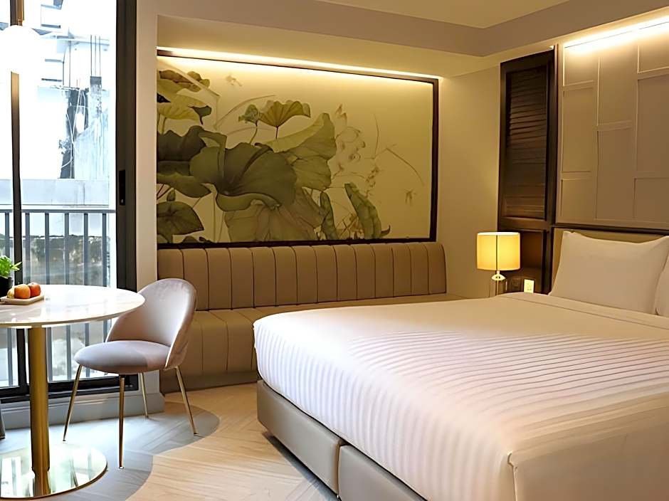 The Quarter Ploenchit by UHG