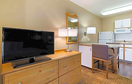 Studio with 2 Queen Beds - Non-Smoking