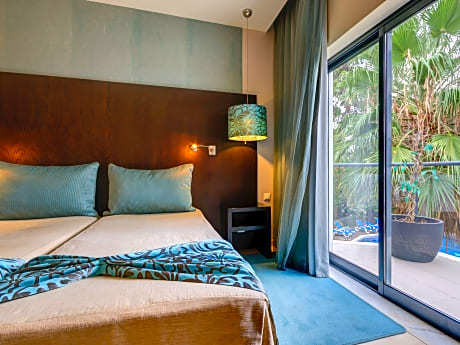 Superior Double Room with Pool View