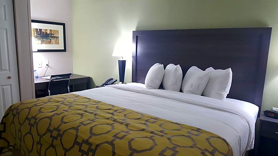 Baymont by Wyndham Clarksville