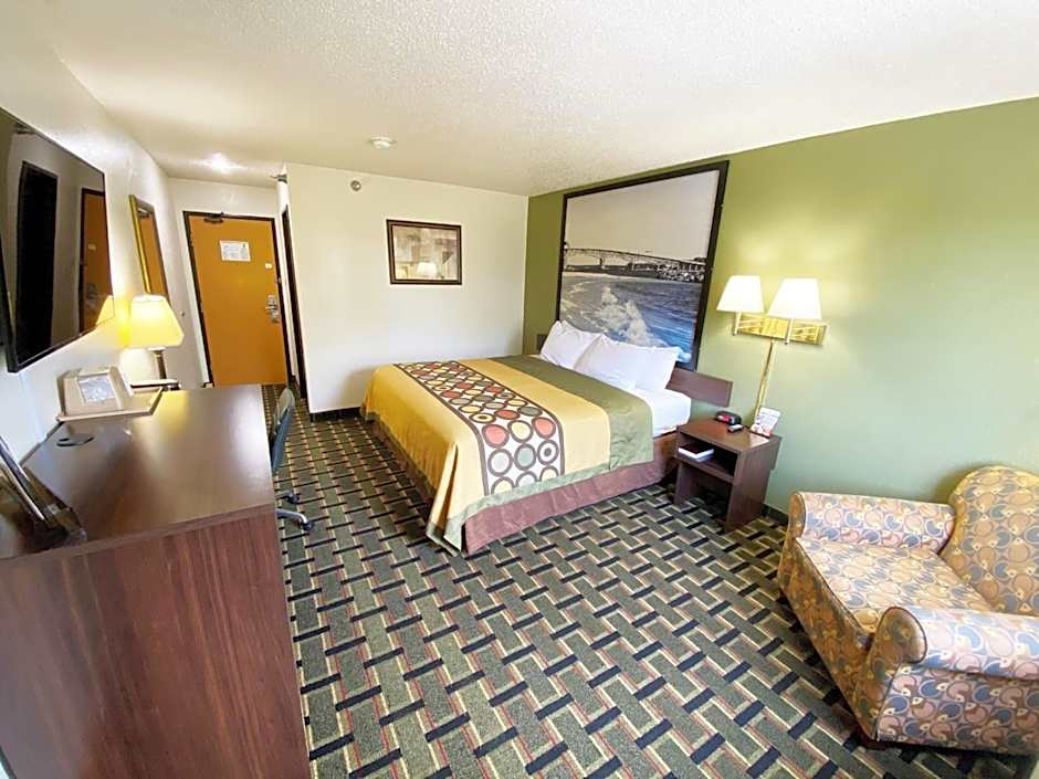 Super 8 by Wyndham Newport News/Jefferson Ave.