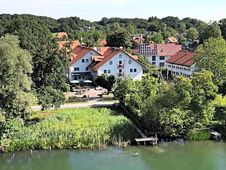Sopherl am See - Frühstück auf der Seeterrasse, sehr ruhig und wunderschön am See, 3 Minuten nach Oberpfaffenhofen, viele Radtouren, Restaurants & Cafes in der Umgebung