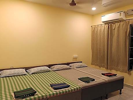 Ground Floor Room with 4 Beds and Air Conditioning without View