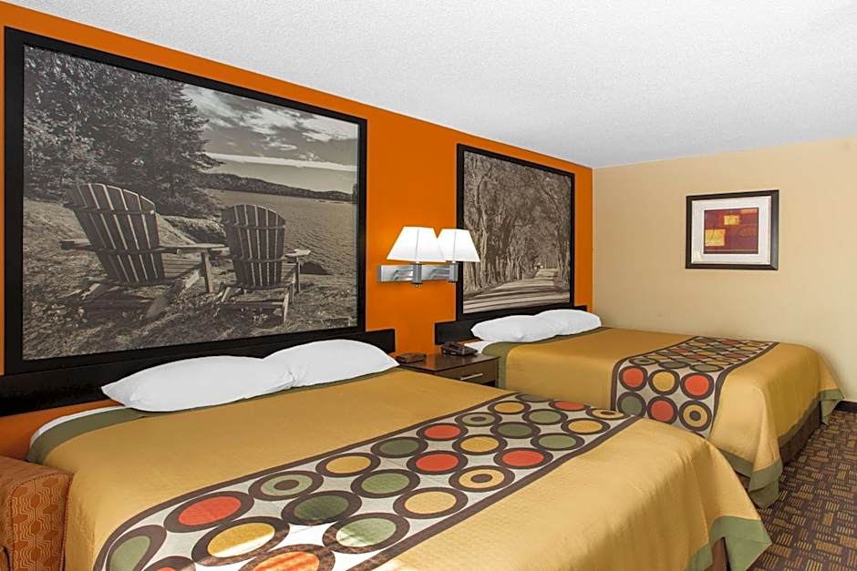 Super 8 by Wyndham Clive/W Des Moines