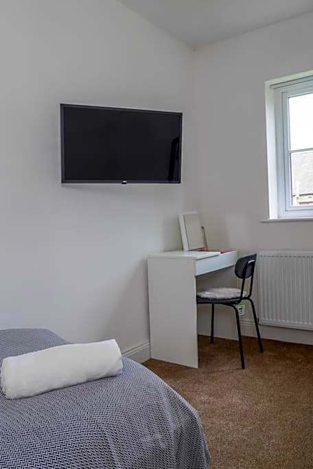 Durham, Free Parking, Central - Modern House