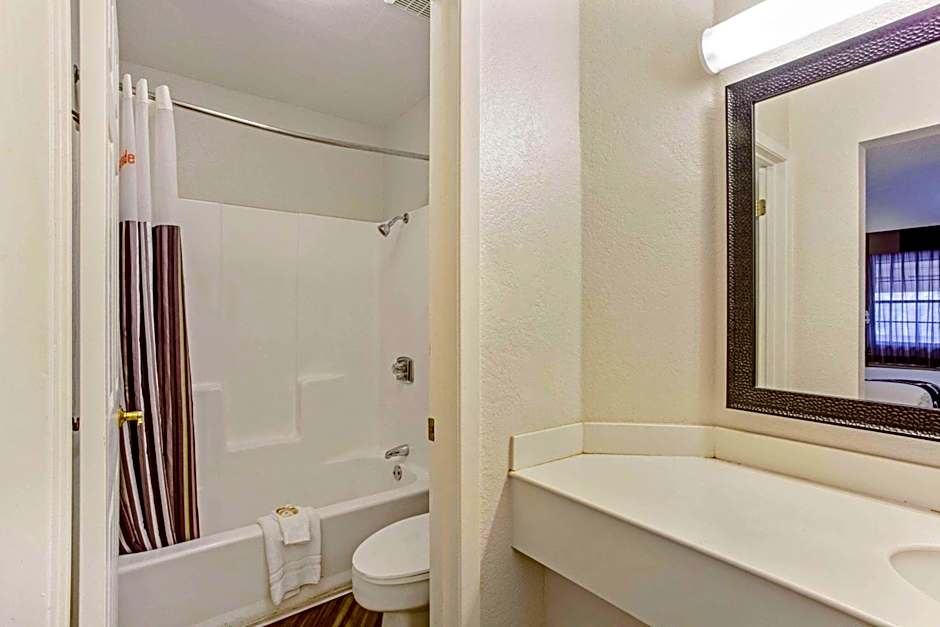 La Quinta Inn & Suites by Wyndham And Conference Center San Angelo