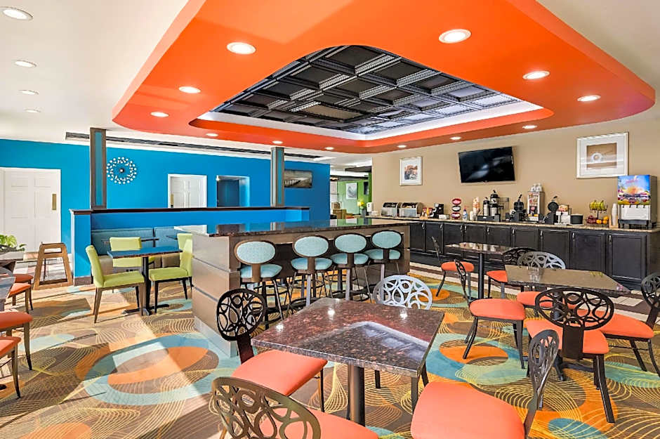 Clarion Inn & Suites Russellville I-40