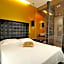 Hotel In - Lounge Room