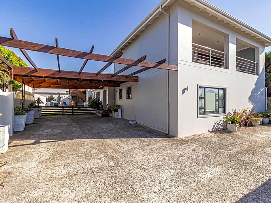 Hermanus Cliff Path Lodge - No Load-shedding