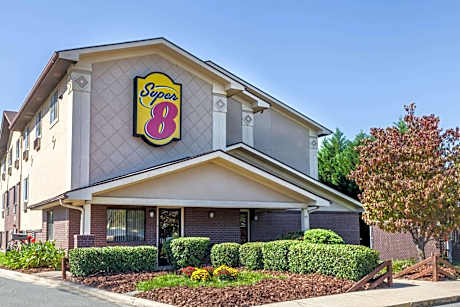 Super 8 by Wyndham Charlotte/Amusement Park Area