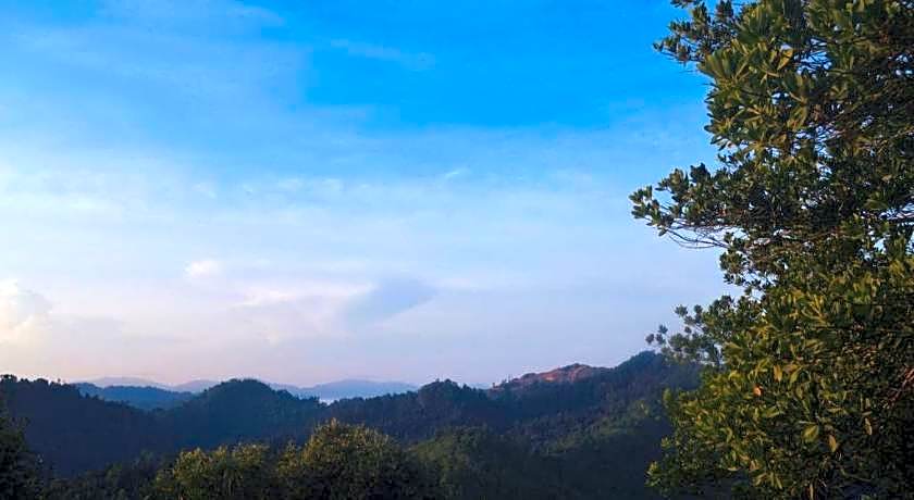 OYO 90662 The 1975 Hotel