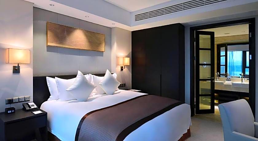 Howard Johnson IFC Plaza Ningbo Hotel