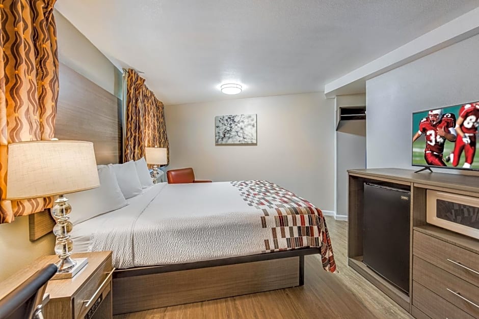 Red Roof Inn & Suites Medford - Airport