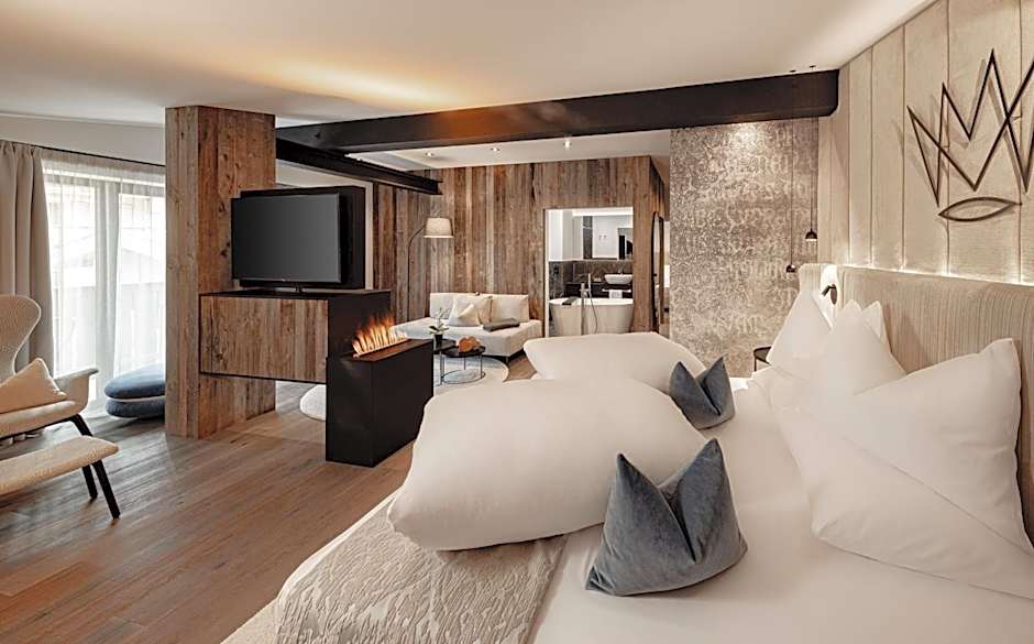 The Laurin Small & Charming