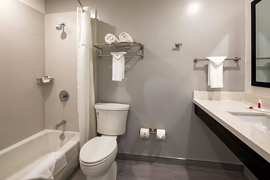 Travelodge by Wyndham LAX South