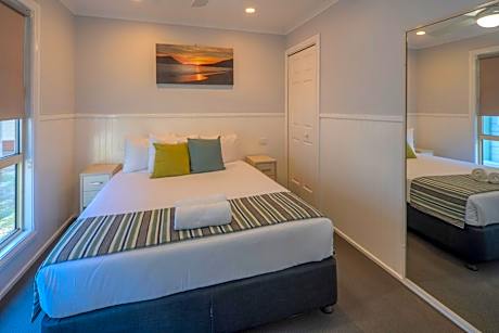 2 Bedroom Deluxe Family Cabin