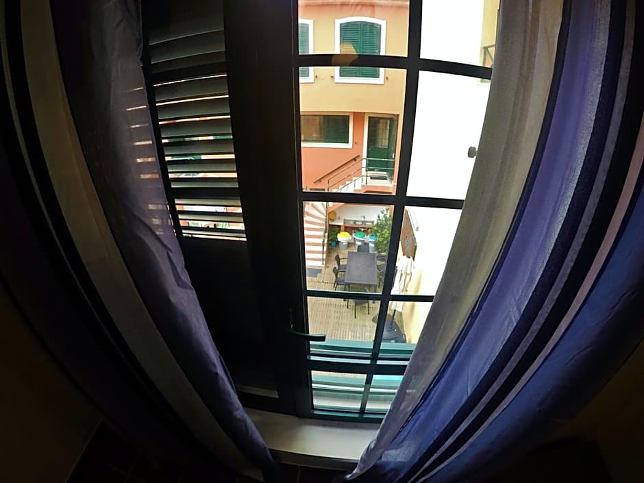 Supertubos Beach Hostel