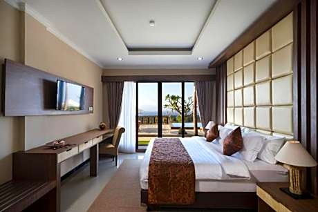 Suite with Pool Access - King Bed