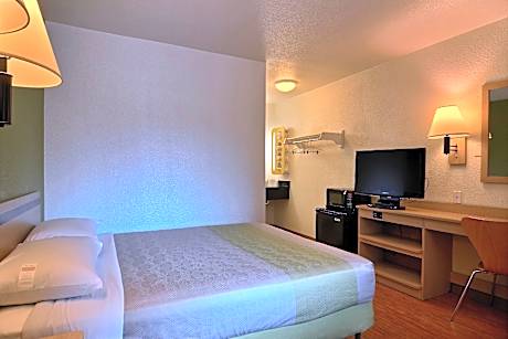 1 Full Bed | ADA/RI Shower