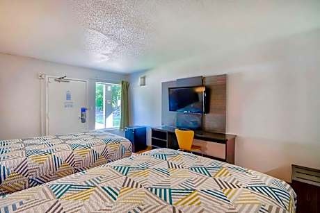 Quadruple Room - Disability Access - Roll in Shower