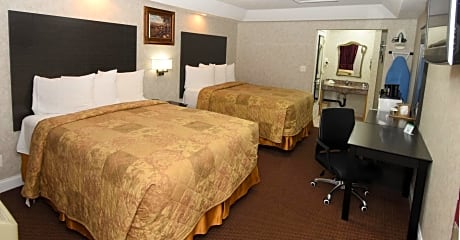 Deluxe Room, 2 Queen Beds, Non Smoking, Refrigerator & Microwave