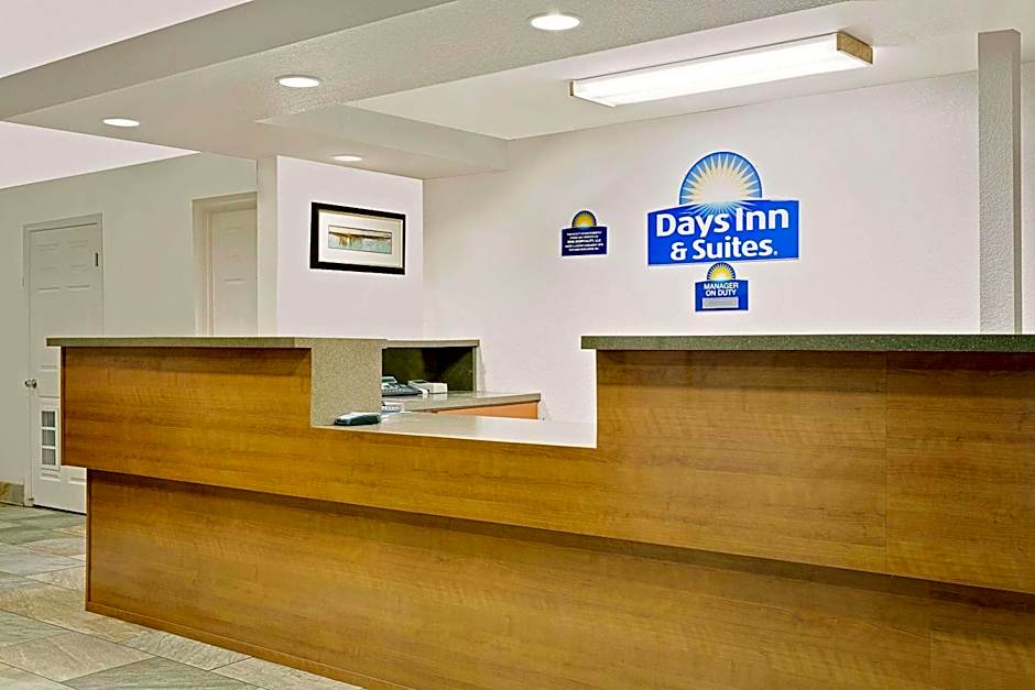 Days Inn & Suites by Wyndham Needles