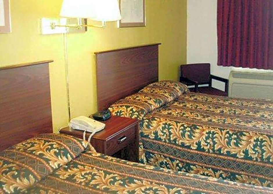 Photo 1 of 2 of 2 Queen Beds, Nonsmoking